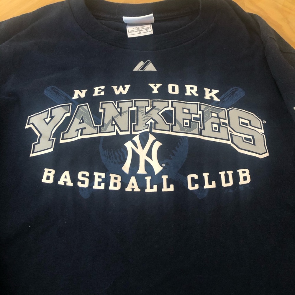 NY Yankees long sleeved t-shirt